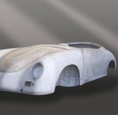 Coque voiture d’époque dévernie et décapée
